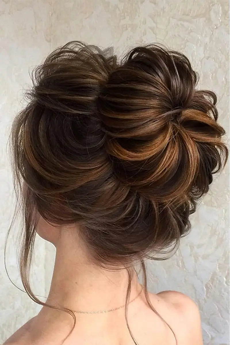 Seully Messy Bun Hair Piece Castanho Médio com Mechas Douradas 