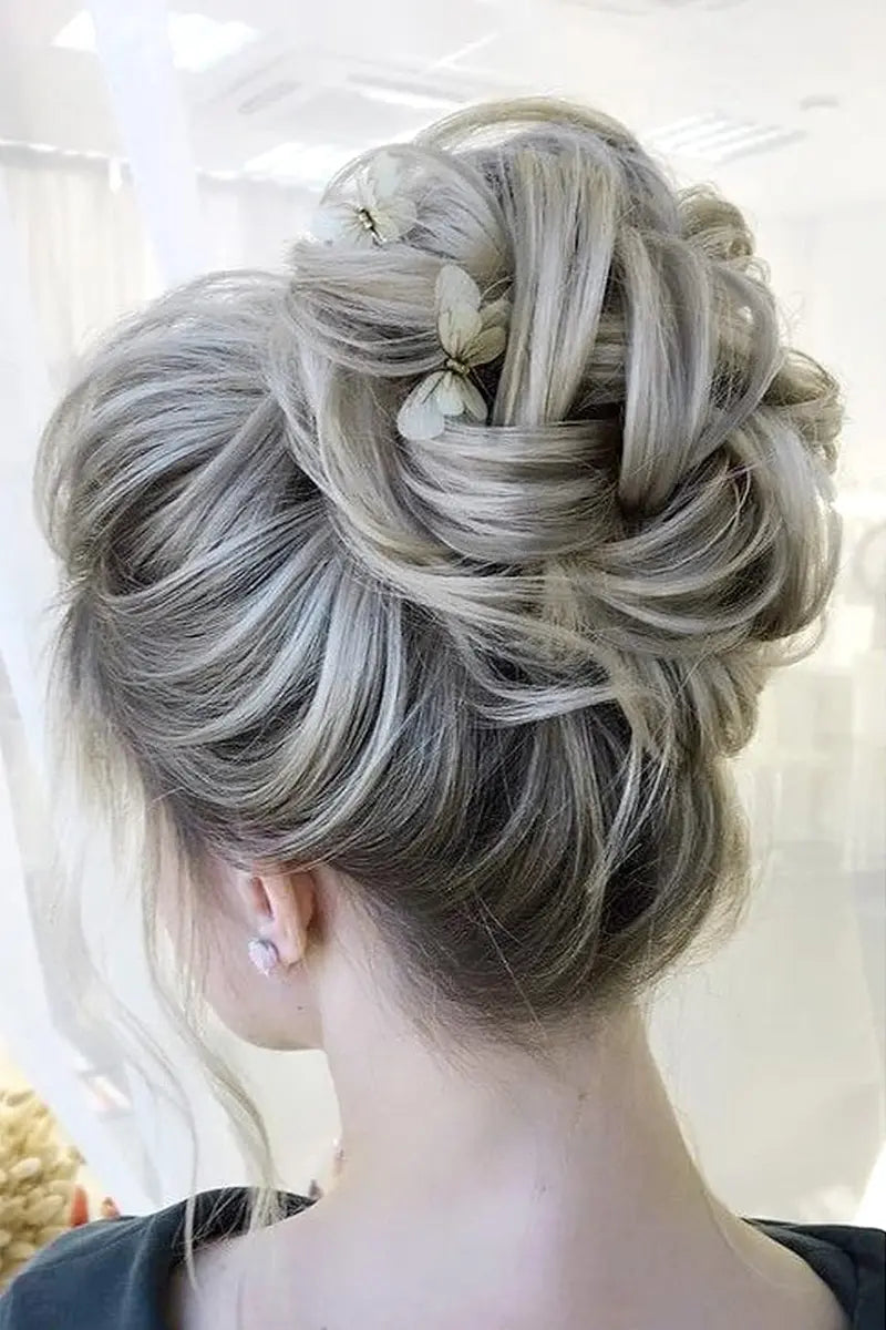 Chignon décoiffé Seully gris argenté avec mélange de noir