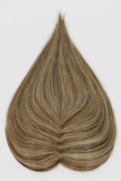 Mona Topper de Cabello Humano Hecho a Mano Castaño Medio con Reflejos Cálidos 