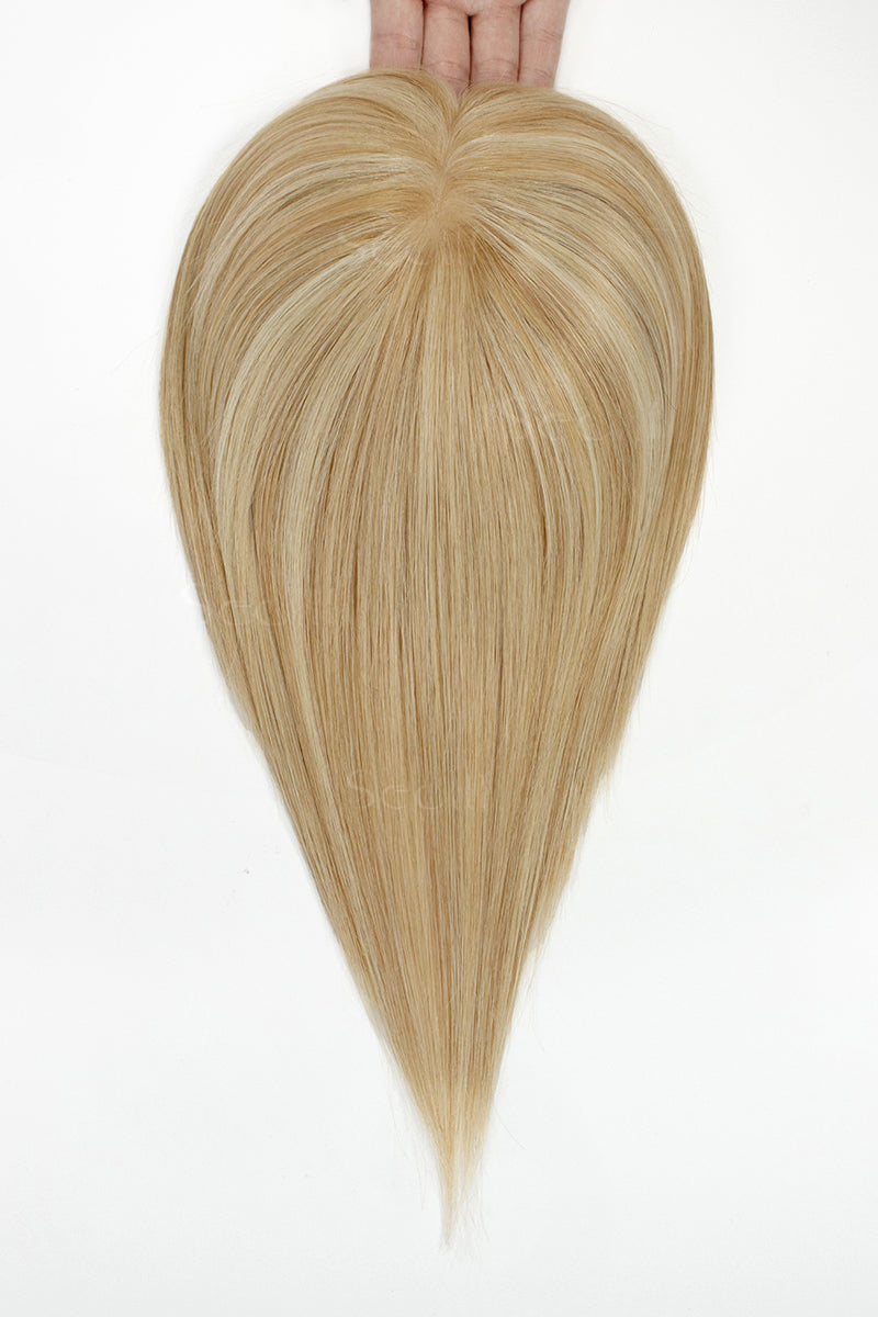 Topper de Cabello Humano Remy con Base de Seda Flavia | Rubio Cálido con Reflejos 