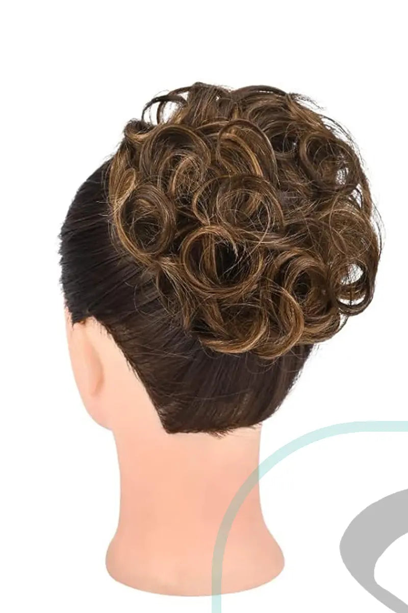 Chignon décoiffé Seully châtain moyen avec reflets blonds dorés